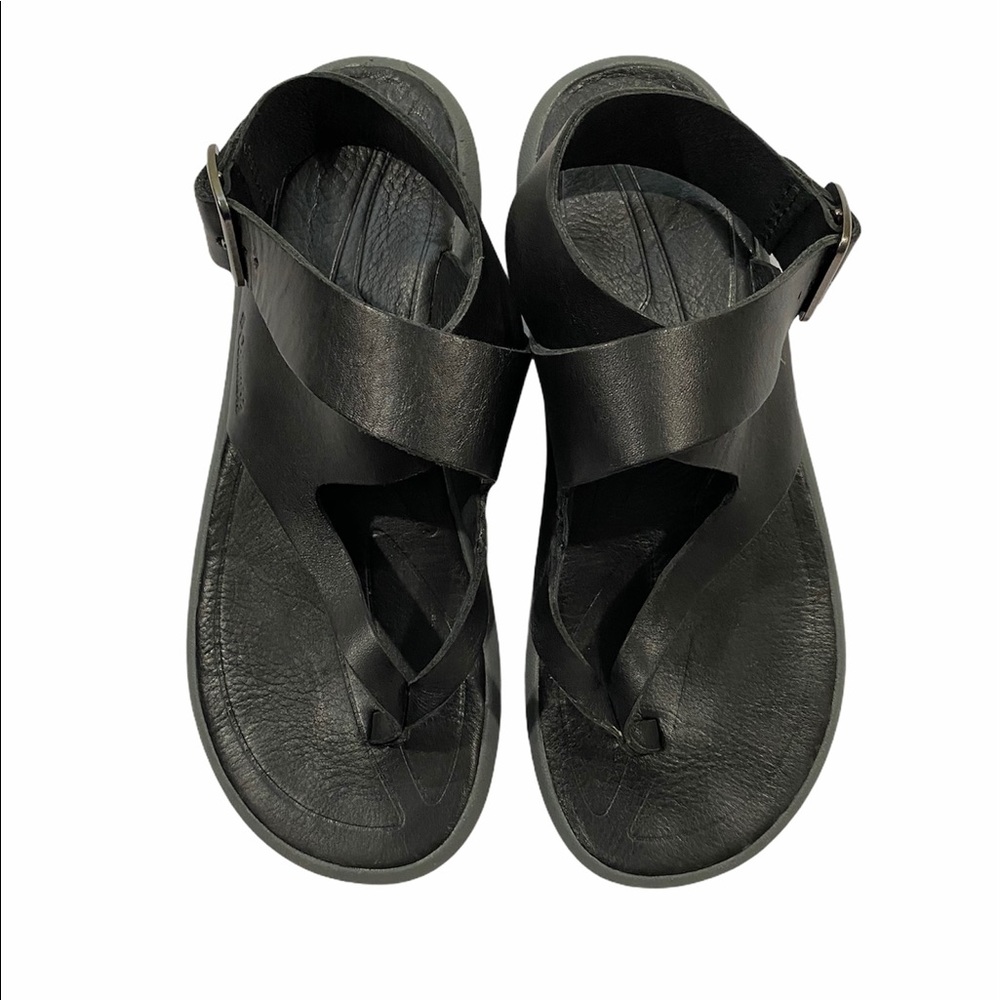 Columbia Caprizee Leather Black Sandal Thong